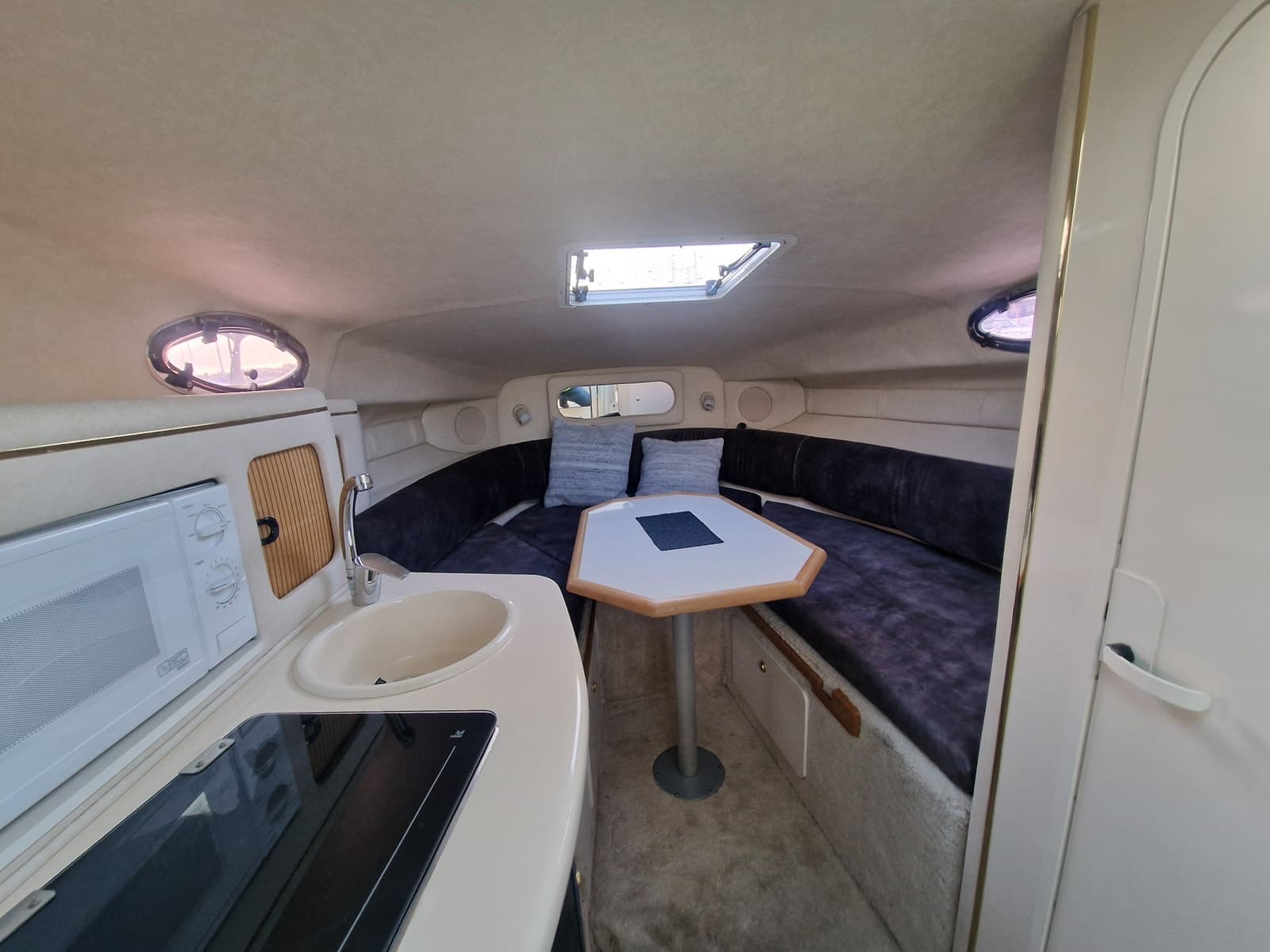 BM-125 Sea Ray 250DA m/Mercruiser 4.2 disel 220 hk. Bravo 2 Hekk aggregat - thumbnail 14