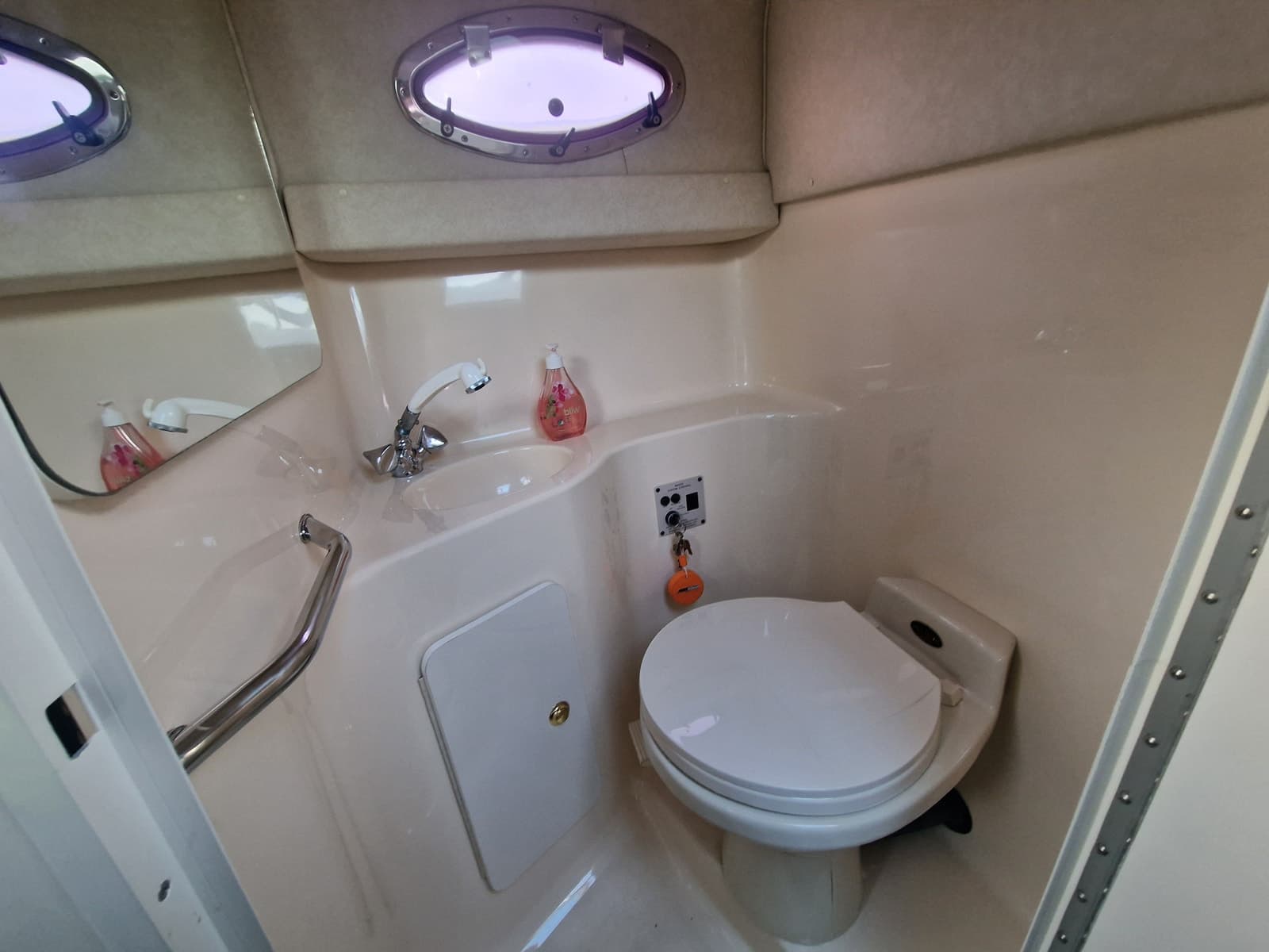 BM-125 Sea Ray 250DA m/Mercruiser 4.2 disel 220 hk. Bravo 2 Hekk aggregat - thumbnail 16