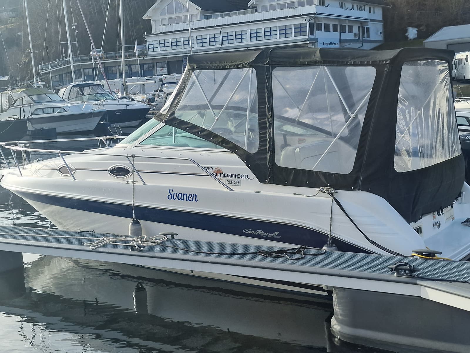 BM-125 Sea Ray 250DA m/Mercruiser 4.2 disel 220 hk. Bravo 2 Hekk aggregat - thumbnail 3