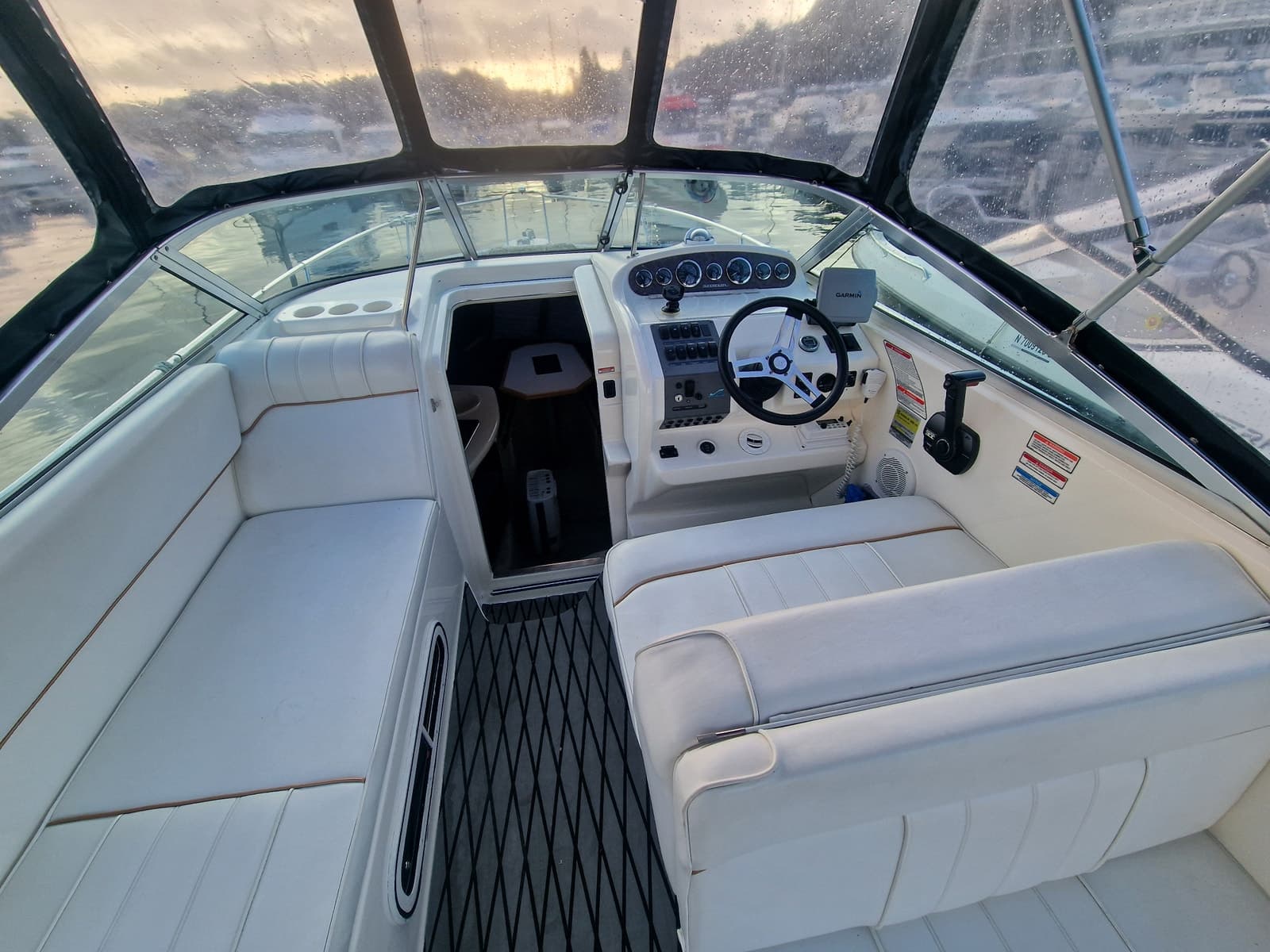 BM-125 Sea Ray 250DA m/Mercruiser 4.2 disel 220 hk. Bravo 2 Hekk aggregat - thumbnail 7