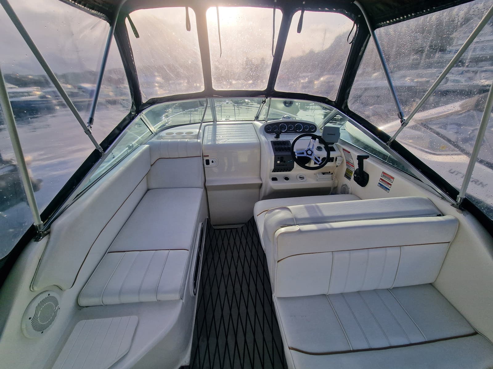 BM-125 Sea Ray 250DA m/Mercruiser 4.2 disel 220 hk. Bravo 2 Hekk aggregat - thumbnail 9