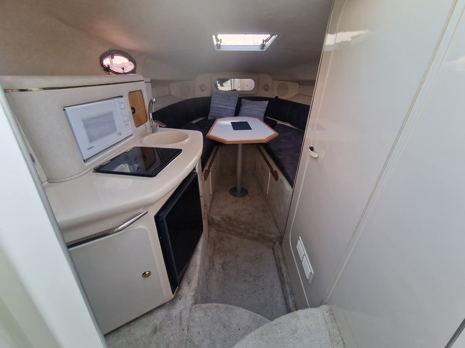 BM-125 Sea Ray 250DA m/Mercruiser 4.2 disel 220 hk. Bravo 2 Hekk aggregat - thumbnail 12