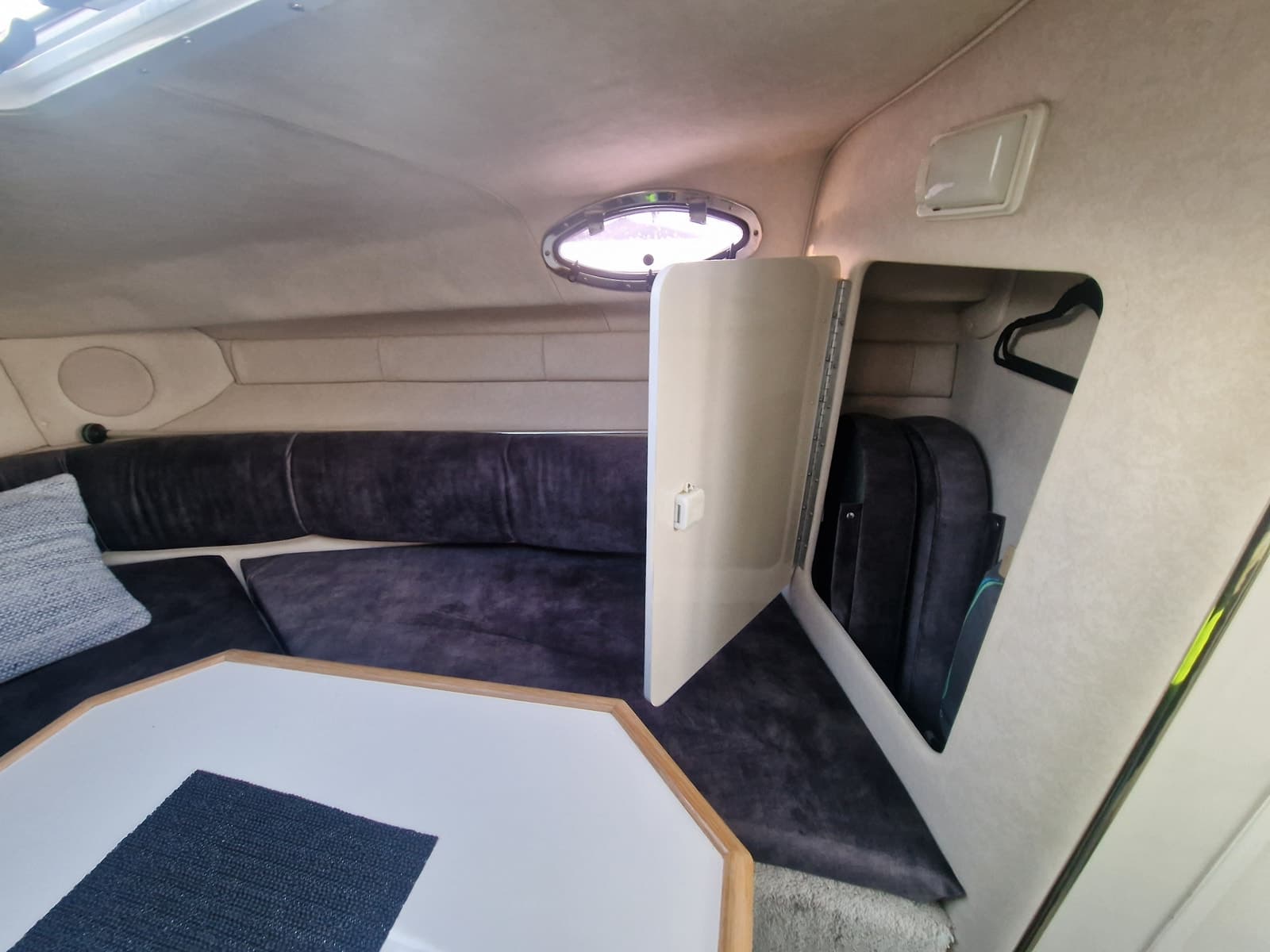 BM-125 Sea Ray 250DA m/Mercruiser 4.2 disel 220 hk. Bravo 2 Hekk aggregat - thumbnail 15