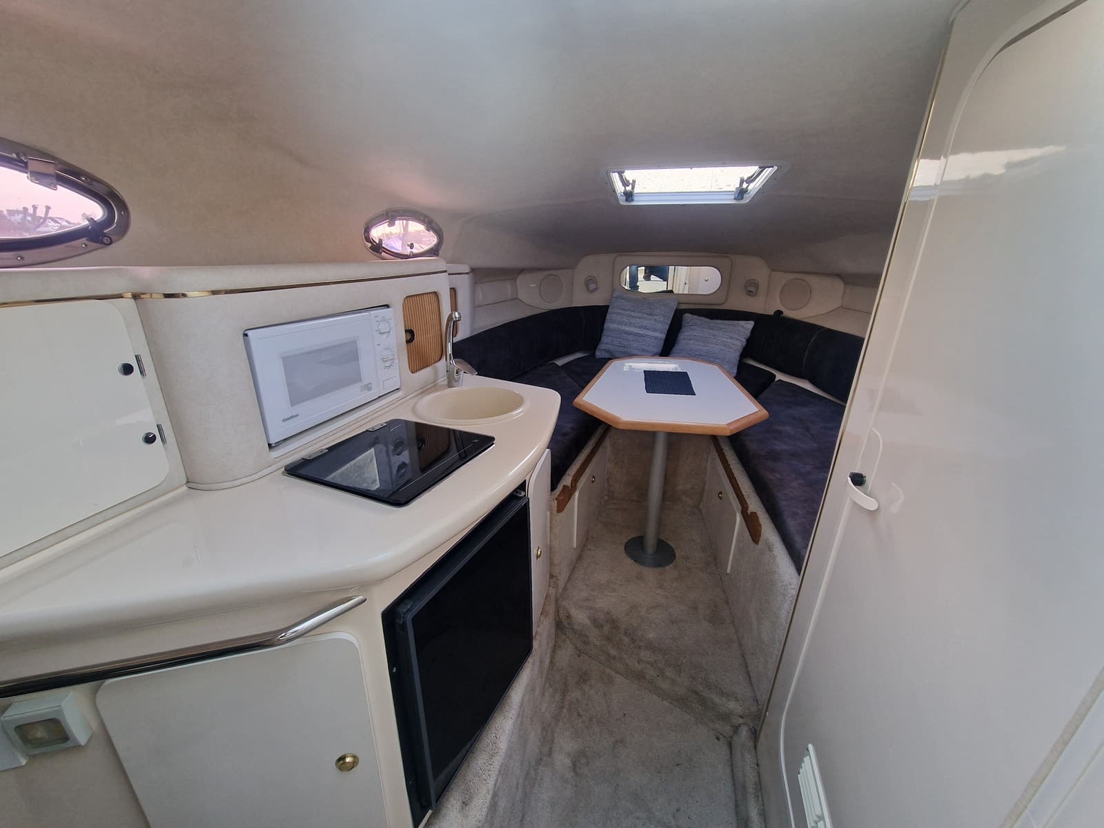BM-125 Sea Ray 250DA m/Mercruiser 4.2 disel 220 hk. Bravo 2 Hekk aggregat - thumbnail 13