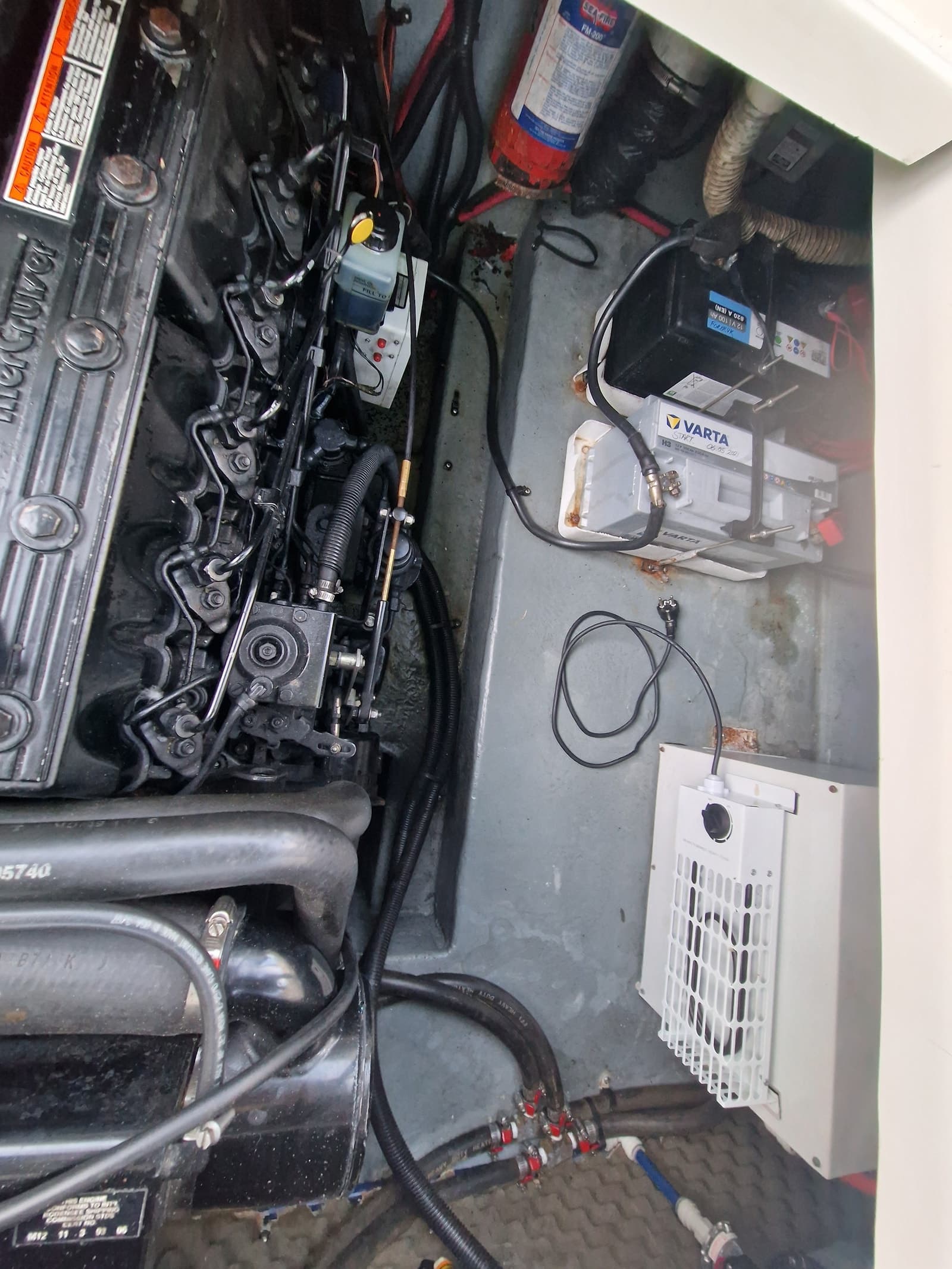 BM-125 Sea Ray 250DA m/Mercruiser 4.2 disel 220 hk. Bravo 2 Hekk aggregat - thumbnail 24