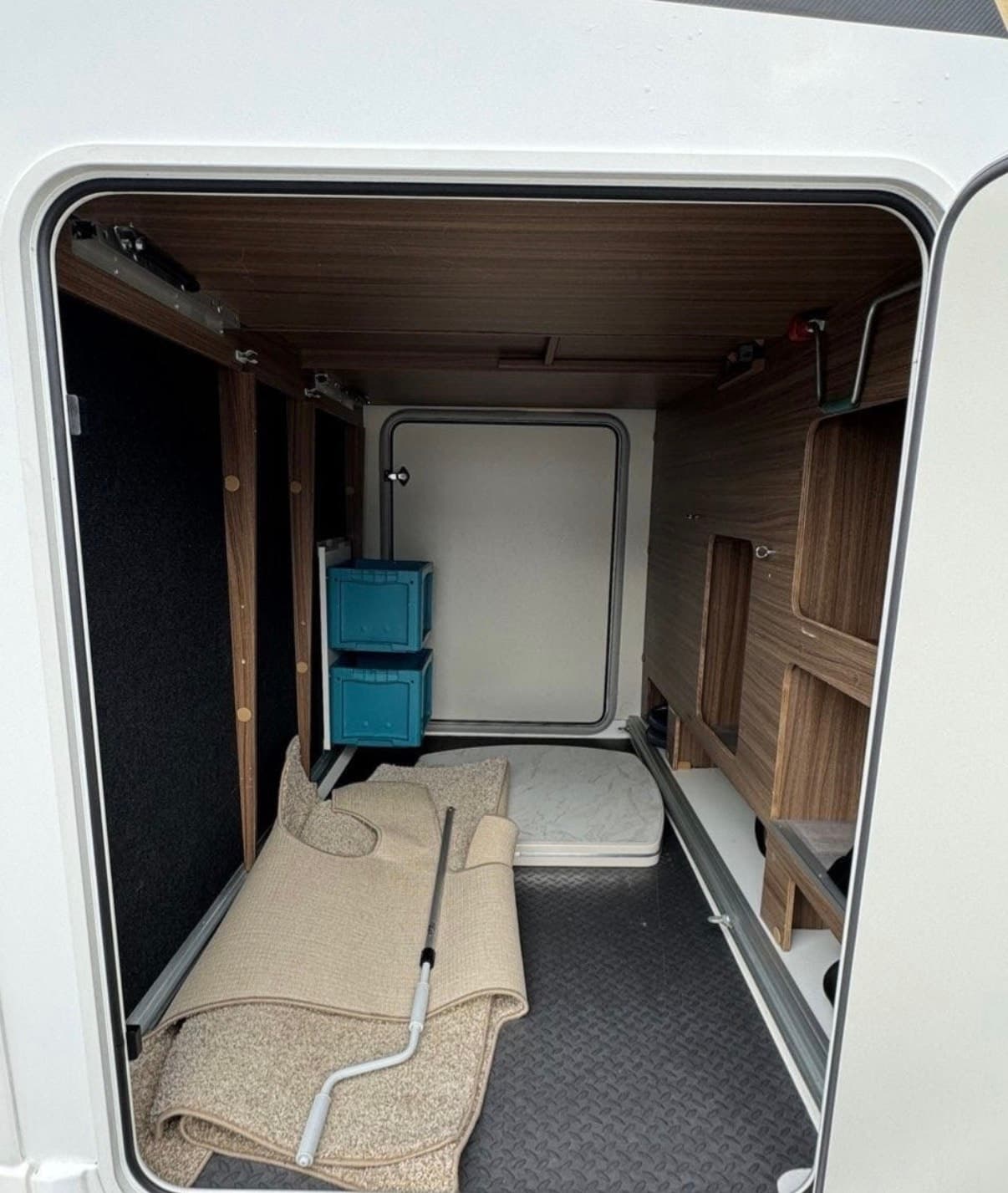 Eura Mobil Rentekampanje 1,99% i 3 år! | 6792,- pr mnd | 760 EB | 3 akslet | Inverter | 2 x lithium | 2 x solcelle - thumbnail 20