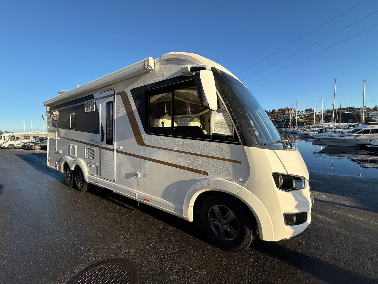 Eura Mobil Rentekampanje 1,99% i 3 år! | 6792,- pr mnd | 760 EB | 3 akslet | Inverter | 2 x lithium | 2 x solcelle