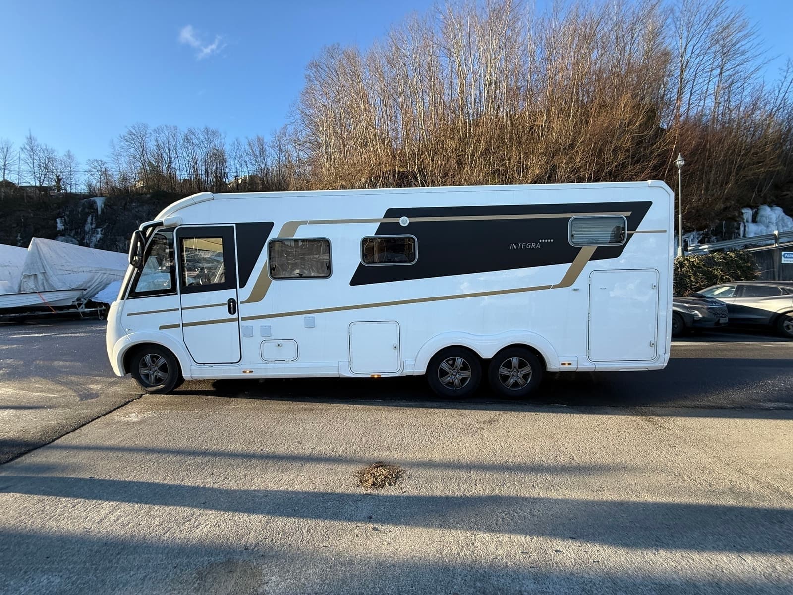 Eura Mobil Rentekampanje 1,99% i 3 år! | 6792,- pr mnd | 760 EB | 3 akslet | Inverter | 2 x lithium | 2 x solcelle - thumbnail 4