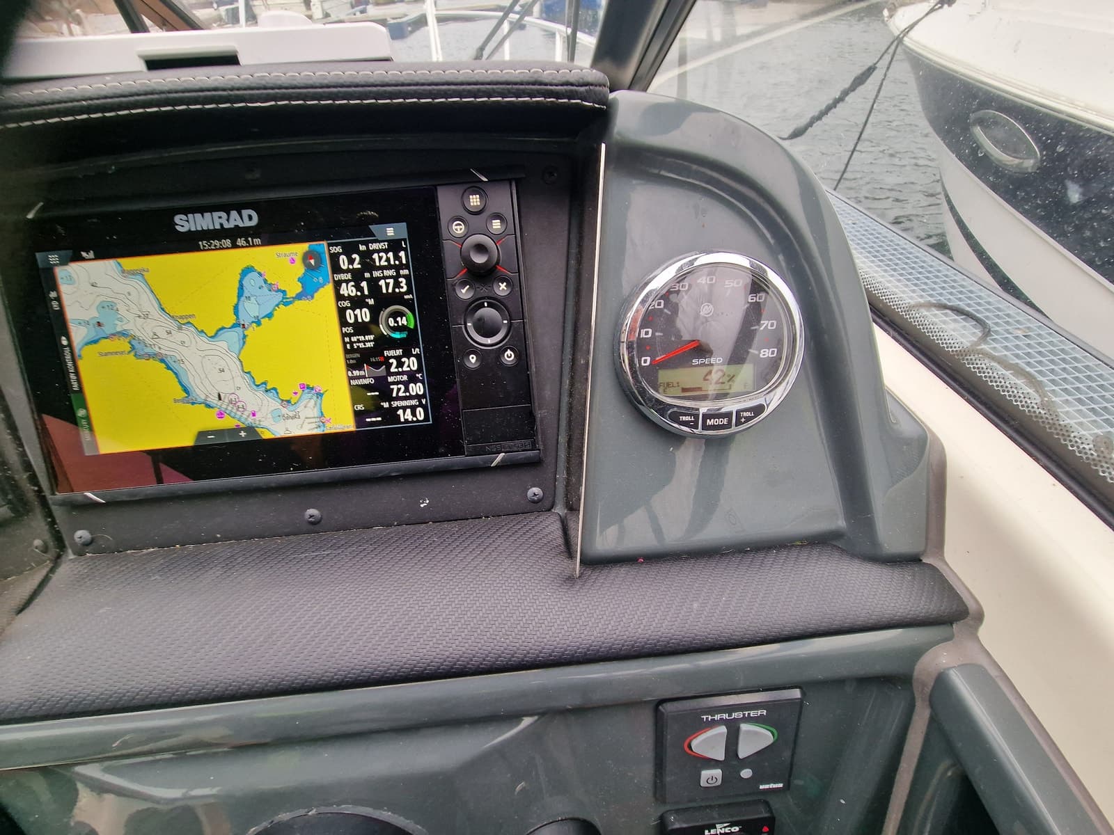 BM-136 UTTERN D70 m/ V6 200 HK Mercury-Klar til bruk !!! - thumbnail 15