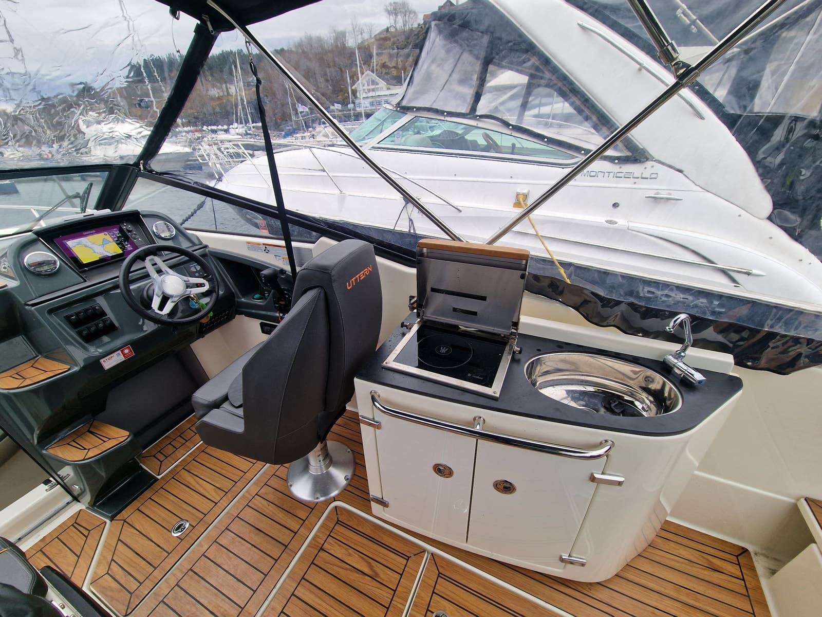 BM-136 UTTERN D70 m/ V6 200 HK Mercury-Klar til bruk !!! - thumbnail 12