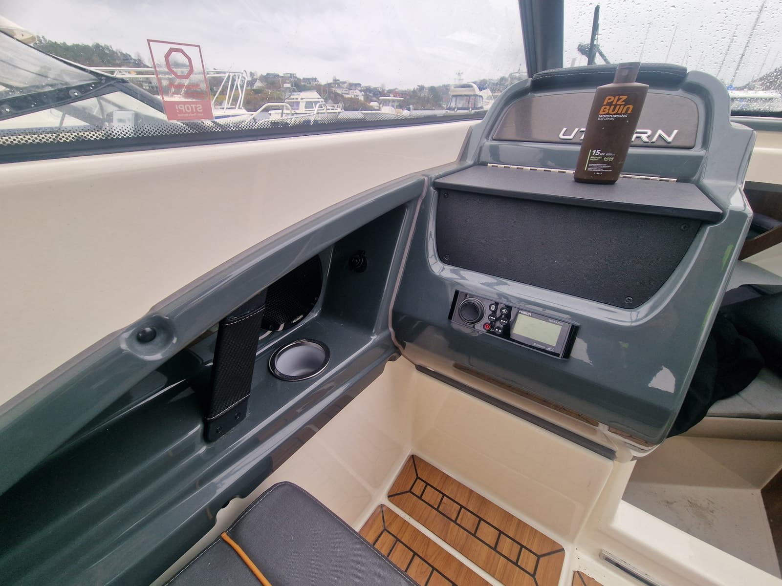 BM-136 UTTERN D70 m/ V6 200 HK Mercury-Klar til bruk !!! - thumbnail 18