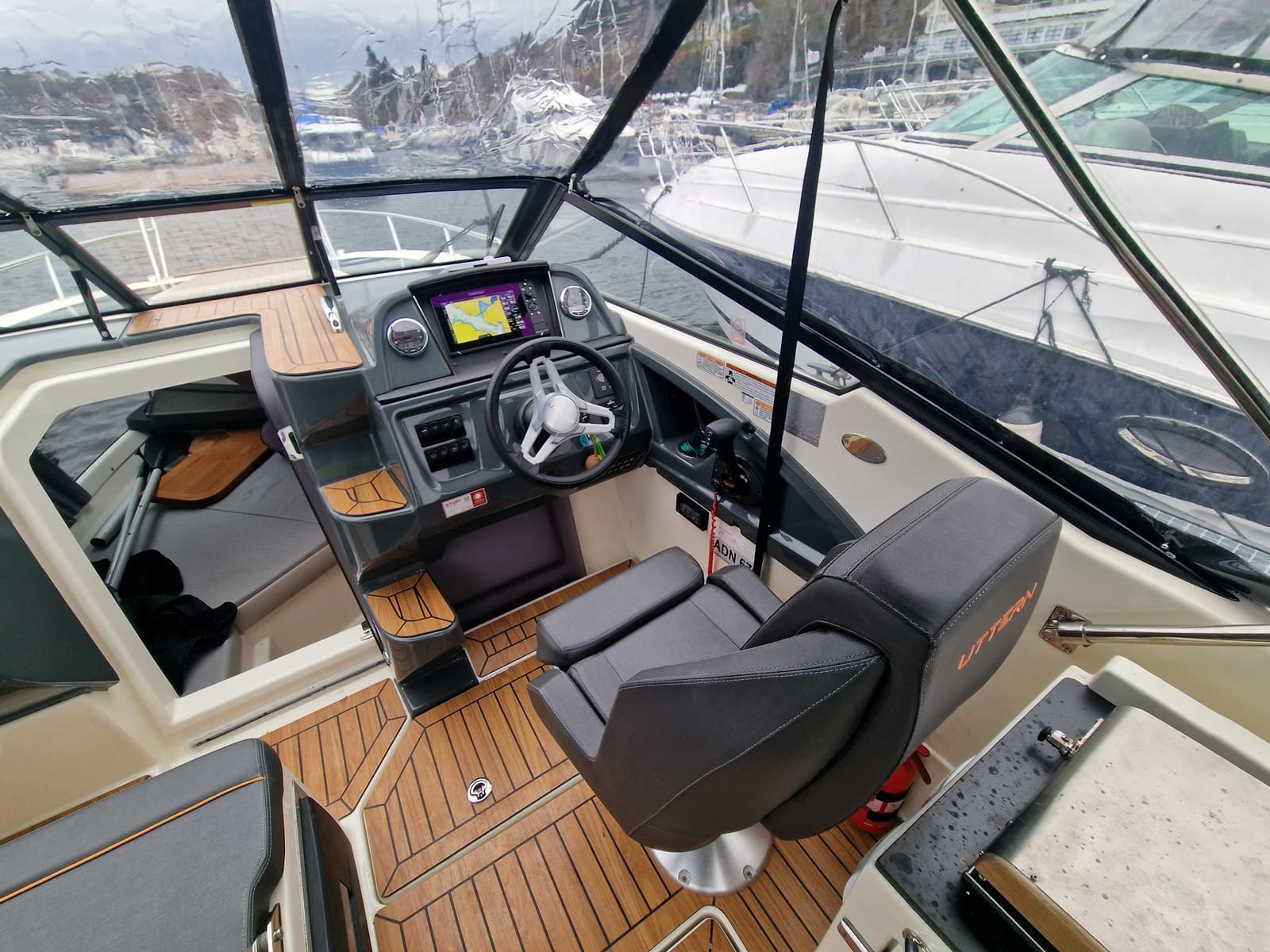 BM-136 UTTERN D70 m/ V6 200 HK Mercury-Klar til bruk !!! - thumbnail 11