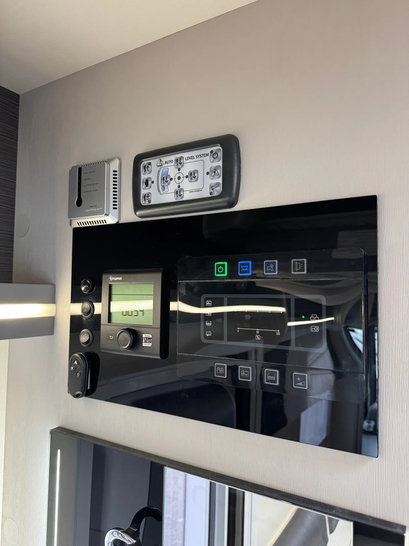 Challenger Sirius 2060 | Hydrauliske bein | Inverter | Solcellepanel |Lithium | Ledbar - thumbnail 17