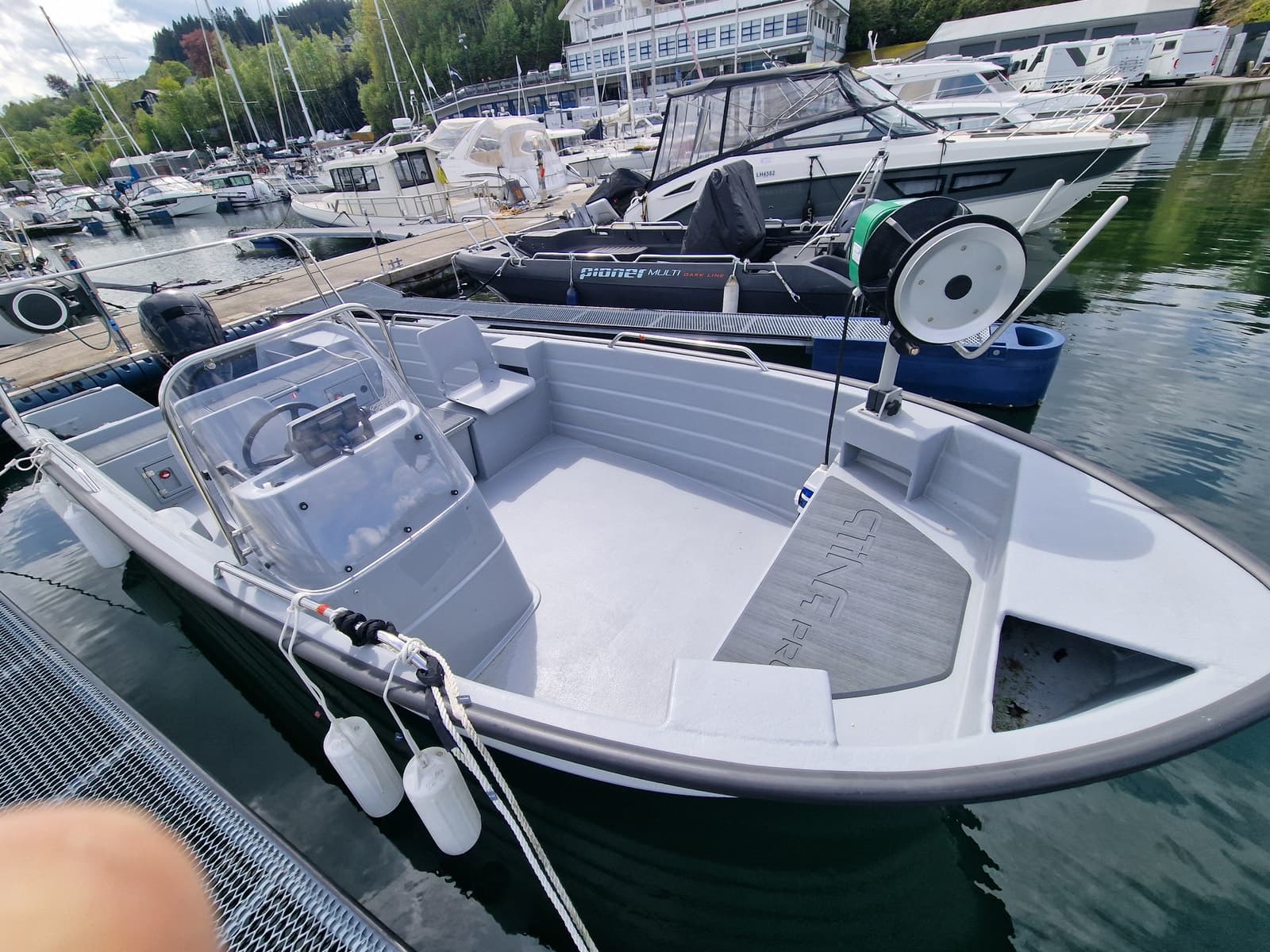 BM-148 Sting 600 Pro m Mercury 80 hk. Inkl teinehaler. Klar for fisketur. - thumbnail 14