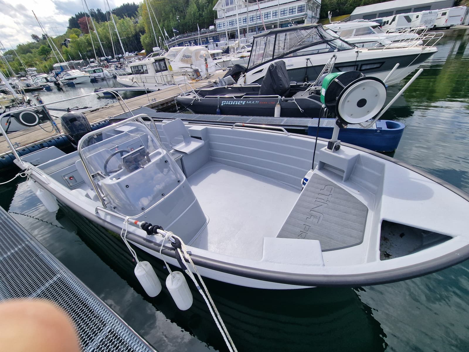 BM-148 Sting 600 Pro m Mercury 80 hk. Inkl teinehaler. Klar for fisketur. - thumbnail 15