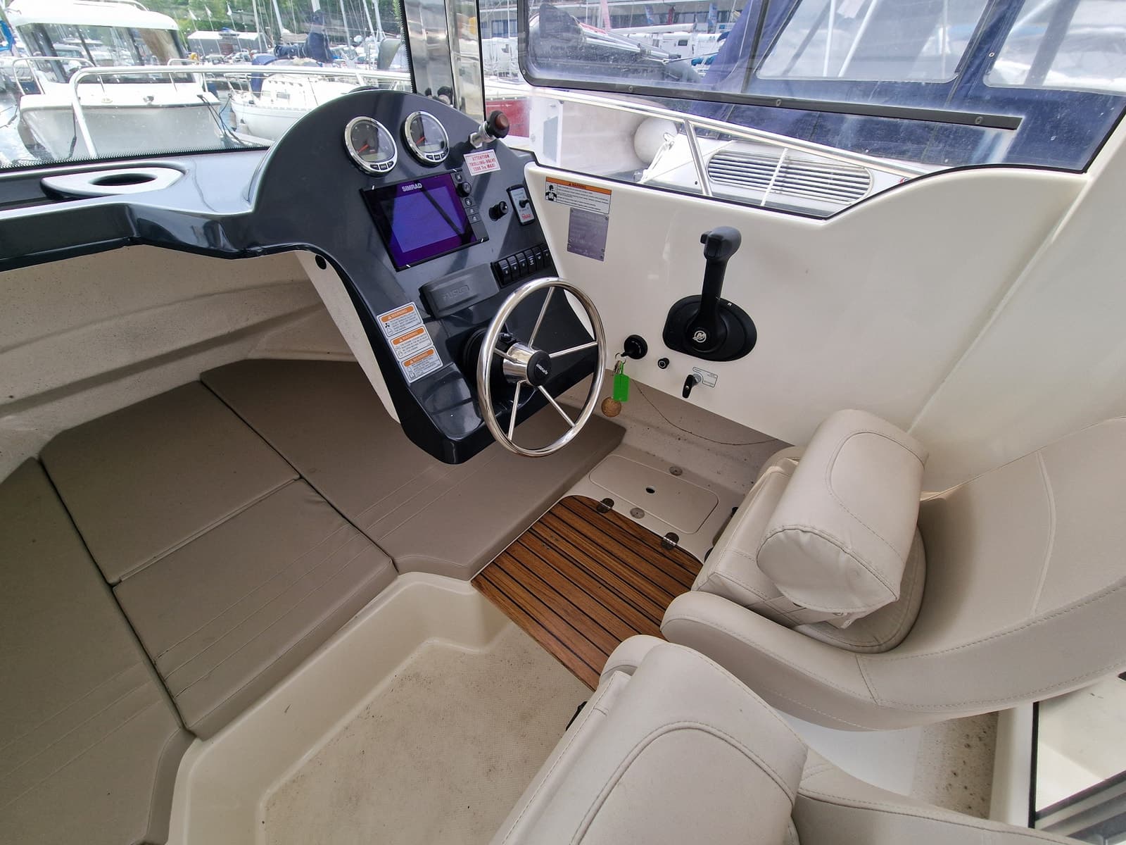 BM-152 Quicksilver Arvor 690 m helt ny Mercruiser 115 hk innenbords motor. - thumbnail 5