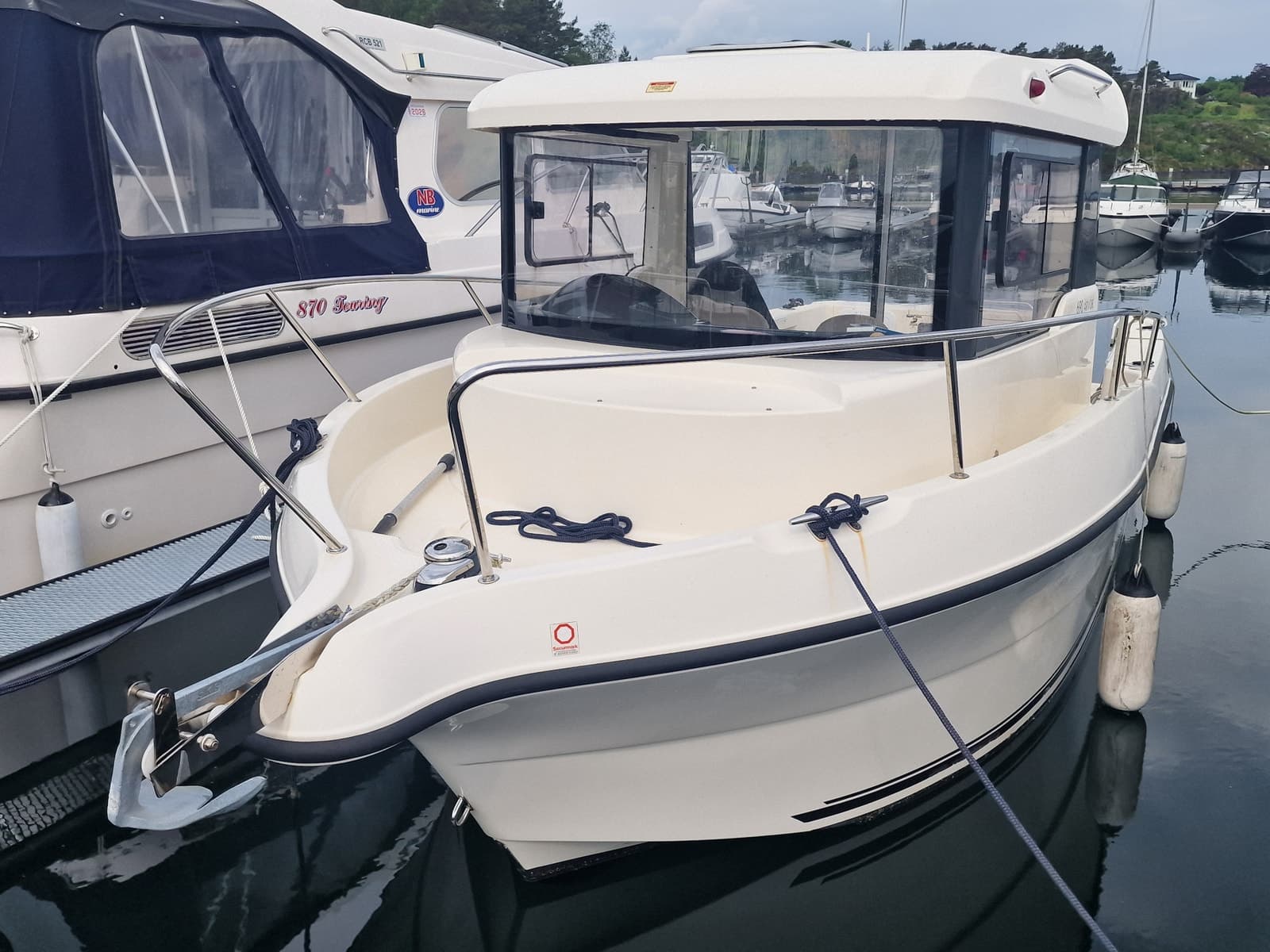 BM-152 Quicksilver Arvor 690 m helt ny Mercruiser 115 hk innenbords motor.