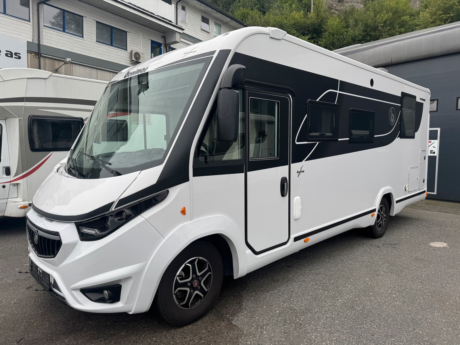 Benimar Amphitryon 998 | Solcelle | Stekeovn | Automat | ALDE