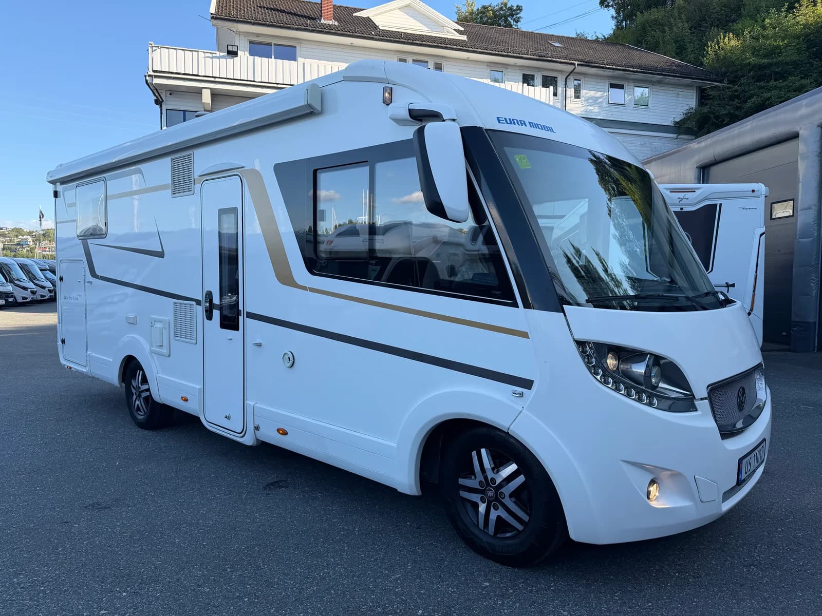 Eura Mobil IL 720 QB | AC i bodel | 12 mnd garanti | Solcelle | Lithium | Automat